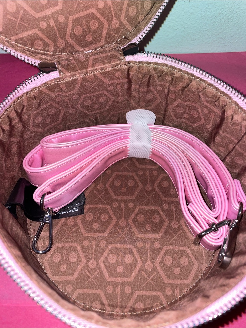 Exclusive Loungefly Coraline Welcome Home! Cake Cosplay Iridescent Crossbody Bag - Picture 9 of 15